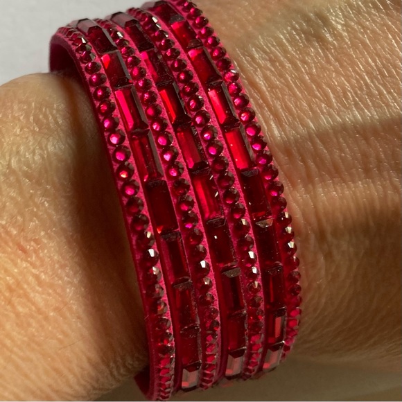 NWT Fuchsia Pink Beaded Snap Bracelet - Picture 4 of 12
